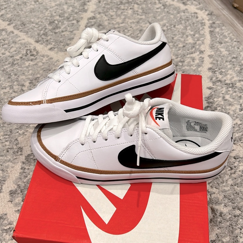 ❤️Nike Court Legacy Low (GS) White/Black/ Desert in Size 4